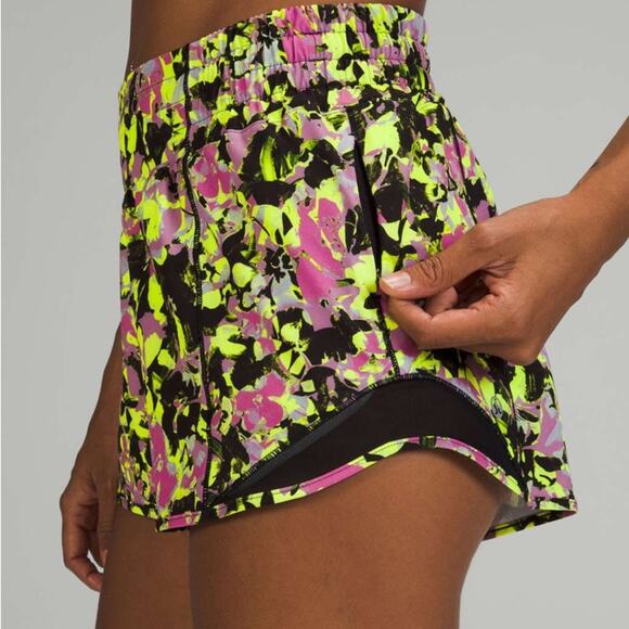 Lululemon Hotty Hot High-Rise Lined Short 2.5" Inflected Highlight Yellow Blk 6 - Picture 2 of 11